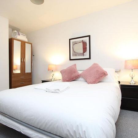 Spacious 1- Bedroom Apartment In E16 London Ngoại thất bức ảnh