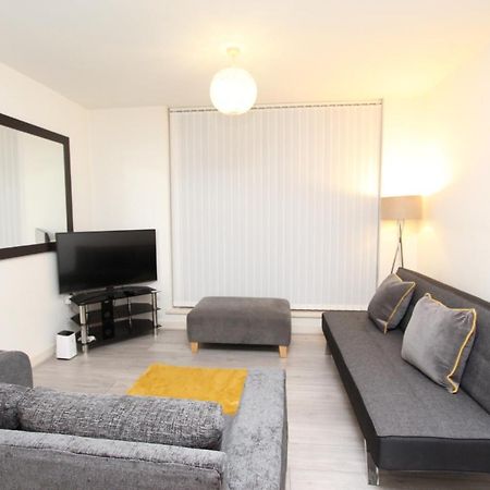 Spacious 1- Bedroom Apartment In E16 London Ngoại thất bức ảnh