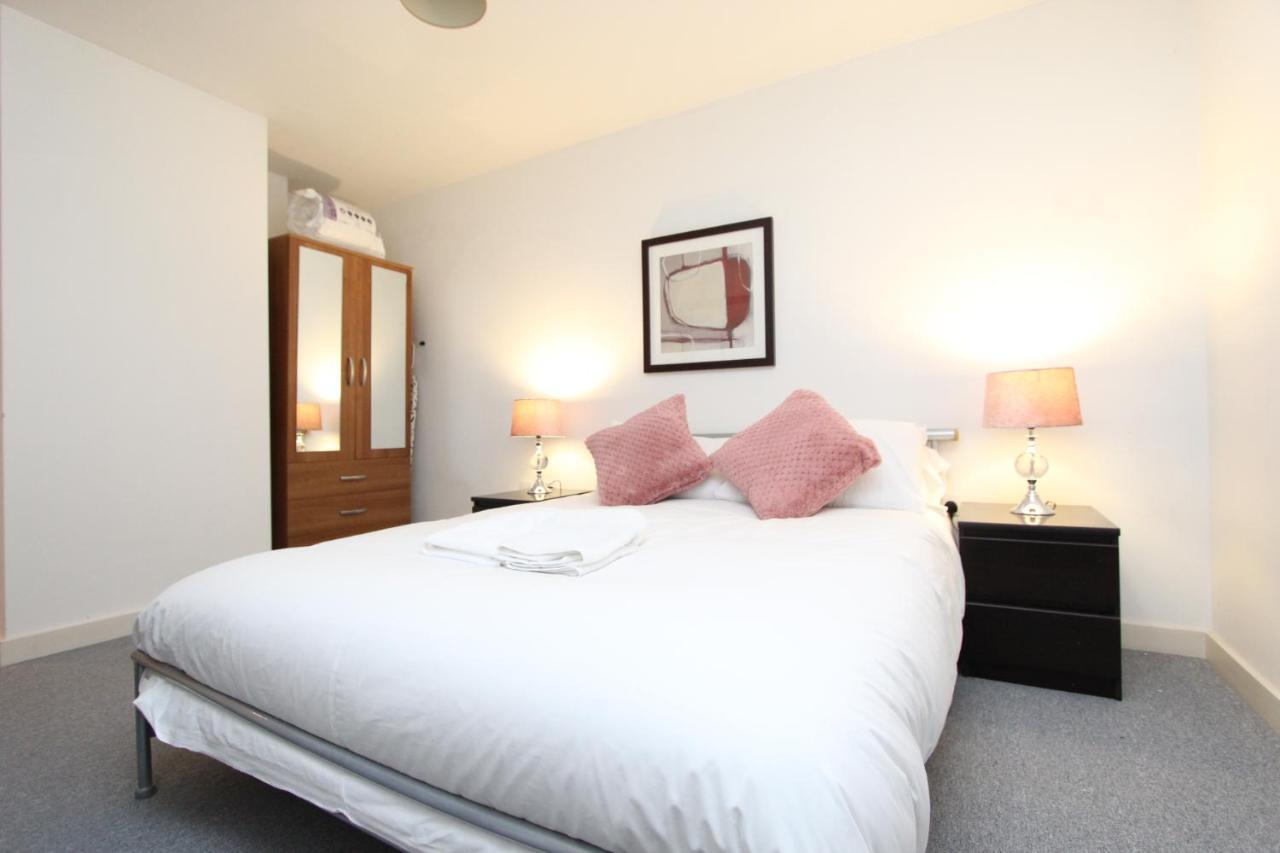 Spacious 1- Bedroom Apartment In E16 London Ngoại thất bức ảnh