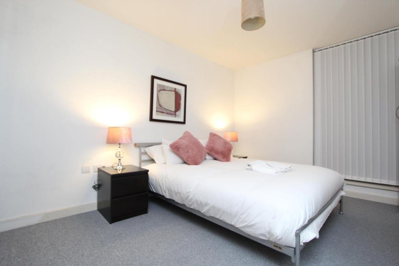 Spacious 1- Bedroom Apartment In E16 London Ngoại thất bức ảnh