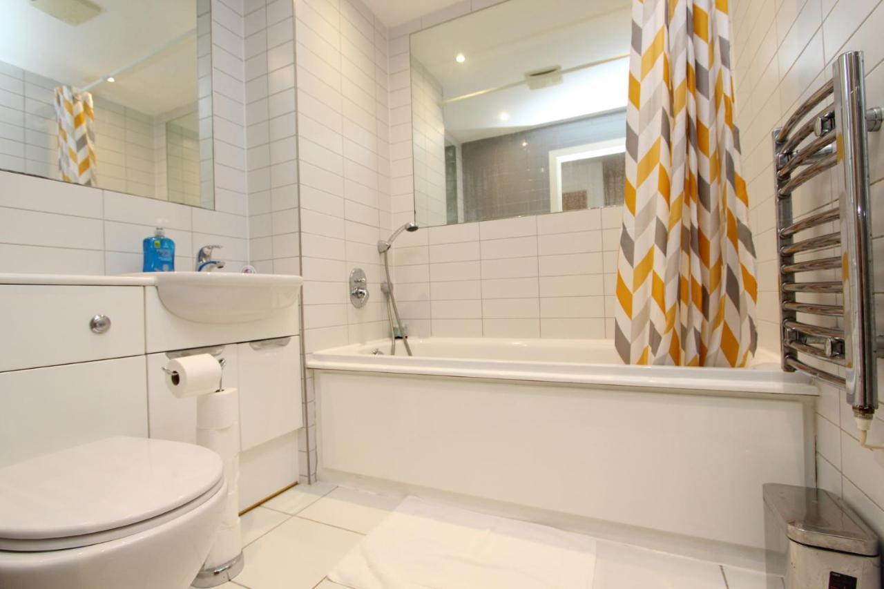 Spacious 1- Bedroom Apartment In E16 London Ngoại thất bức ảnh